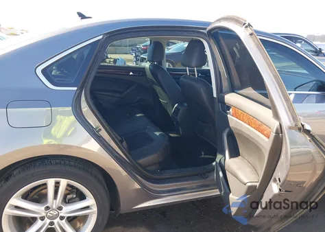 2013 Volkswagen Passat 2.0L Tdi Sel Premium z USA, uszkodzony, nr VIN 1VWCN7A30DC121953